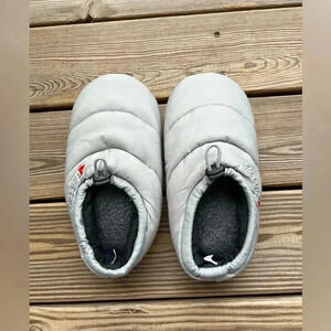 BAFFIN Polar Proven Cush Slippers/Shoes Size Medium Women’s 7/8 Grey